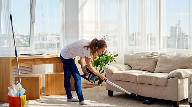 Mỗi tuần một lần, quét bụi quanh phòng